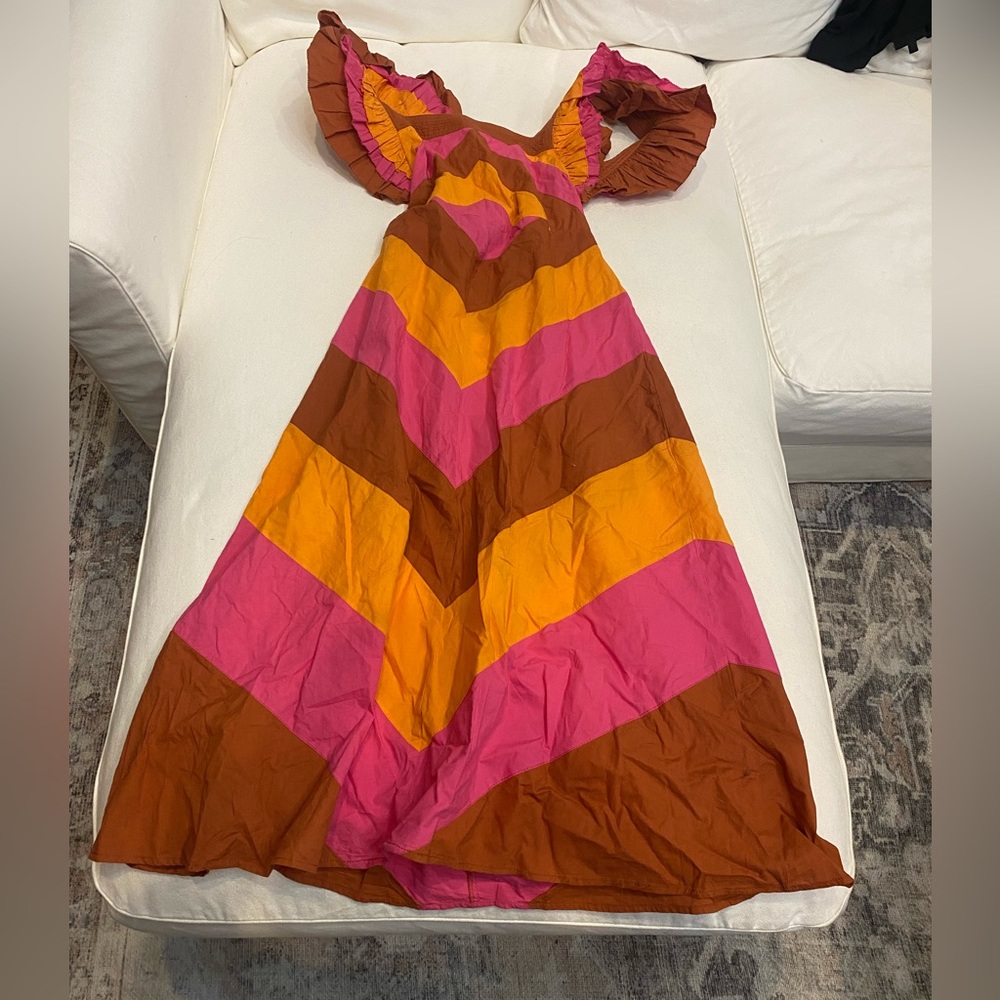 Love the label dress. - Picture 4 of 7
